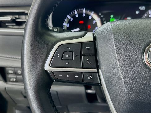 Used 2024 Toyota Highlander LE image 23
