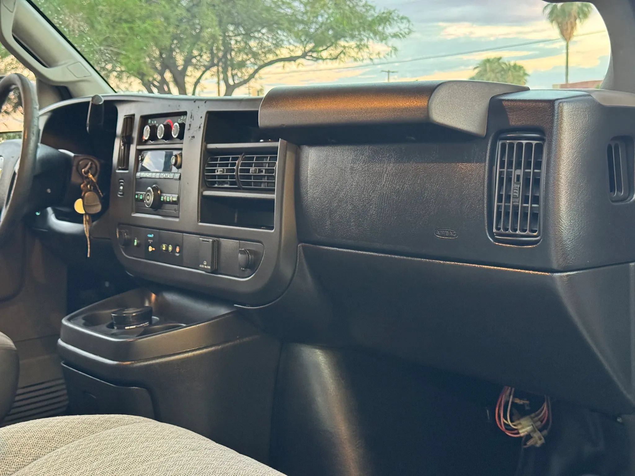 Used 2018 Chevrolet Express 2500 w/ Driver Convenience Package RWD image 19