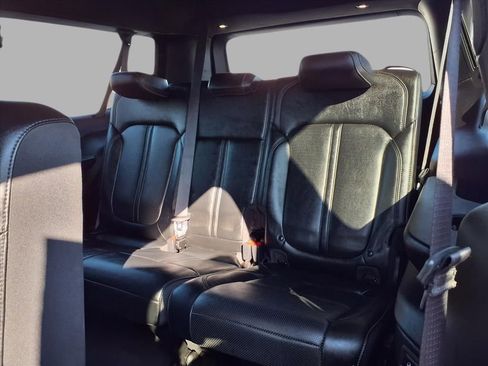 Used 2024 Jeep Wagoneer L Series II w/ Flexible Seating Group image 27