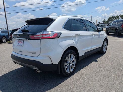 Used 2019 Ford Edge Titanium w/ Cold Weather Package FWD image 4