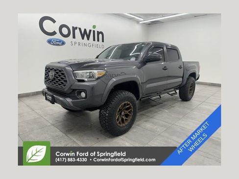 Used 2016 Toyota Tacoma Limited image 1