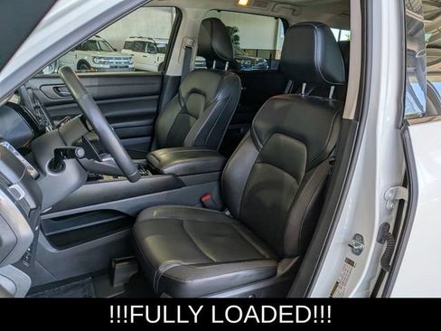 Used 2023 Nissan Pathfinder SL AWD/4WD image 14