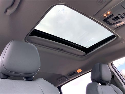 Used 2024 Toyota Sienna XLE image 13