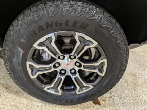 Used 2023 GMC Canyon AT4 image 12