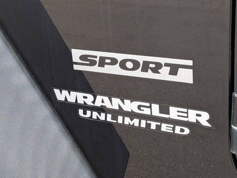 Used 2016 Jeep Wrangler Unlimited Sport w/ Connectivity Group image 11