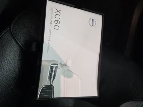 Used 2021 Volvo XC60 T5 Momentum image 30