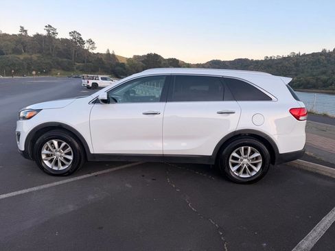 Used 2018 Kia Sorento FWD V6 image 8