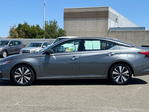 Used 2019 Nissan Altima 2.5 SL FWD image 9