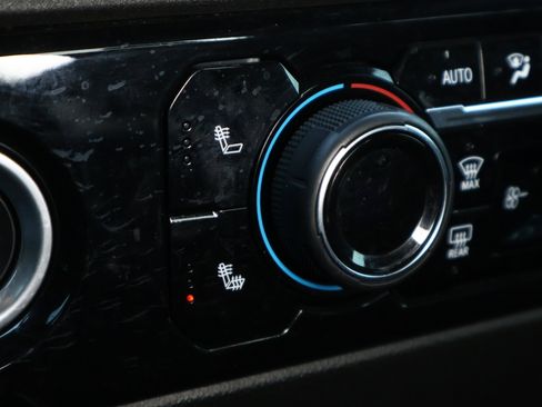 Used 2022 Chevrolet Silverado 1500 RST image 5