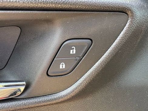 Used 2025 Chevrolet Trax RS w/ Sunroof Package FWD image 14