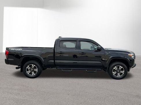 Used 2019 Toyota Tacoma TRD Sport AWD/4WD image 2