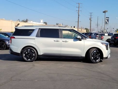 New 2026 Kia Carnival EX FWD image 4