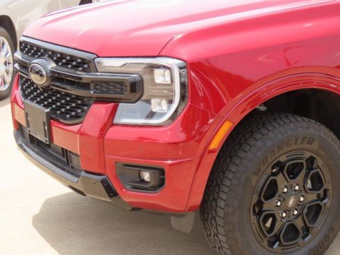 Used 2025 Ford Ranger Lariat w/ FX4 Off-Road Package AWD/4WD image 3