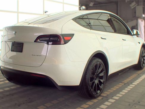 Used 2022 Tesla Model Y Long Range AWD/4WD image 4