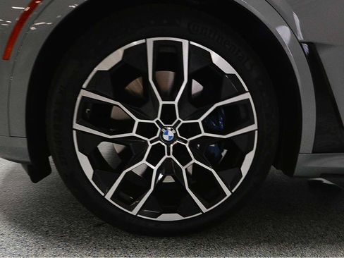 Used 2023 BMW X7 xDrive40i w/ M Sport Package image 5