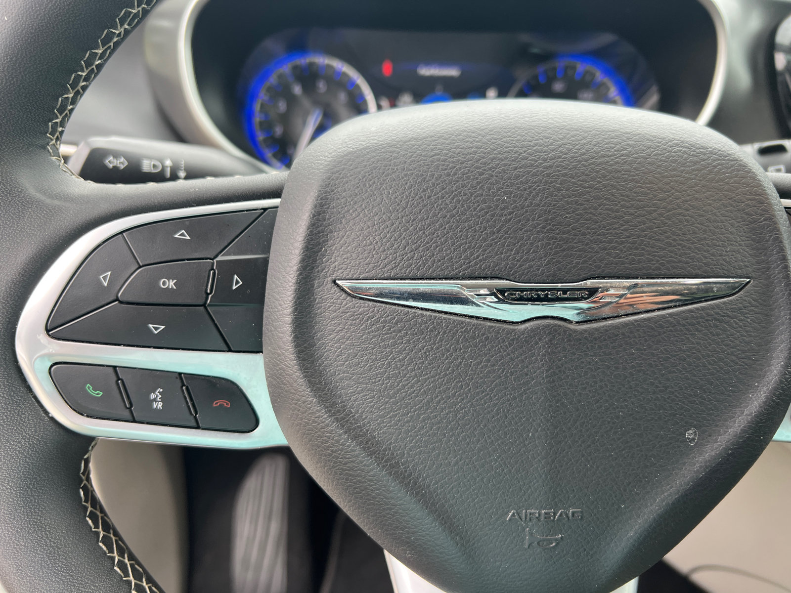 Used 2024 Chrysler Pacifica Touring-L FWD image 31