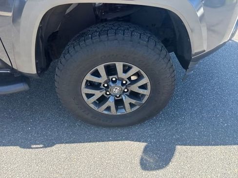 Used 2023 Toyota Tacoma SR5 AWD/4WD image 9