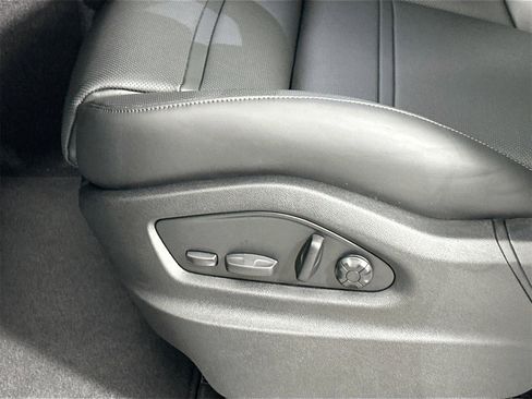 Certified 2025 Porsche Cayenne Coupe image 34