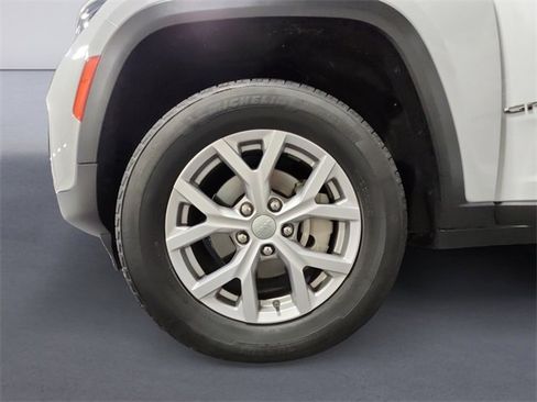 Used 2022 Jeep Grand Cherokee Limited image 14