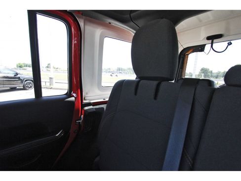 Used 2024 Jeep Wrangler Unlimited Sahara AWD/4WD image 14