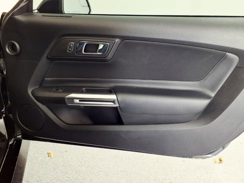 Used 2017 Ford Mustang GT w/ Black Accent Package RWD image 8