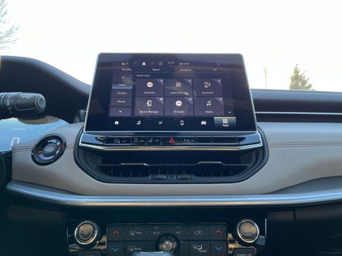 Used 2025 Jeep Compass Limited image 21