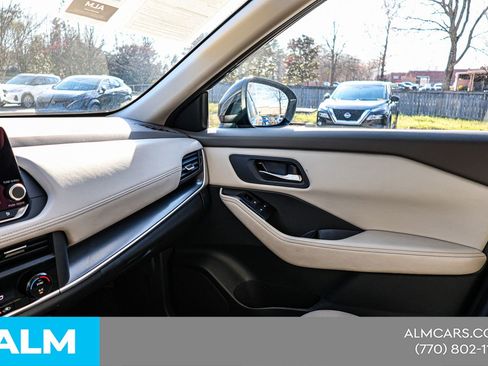 Used 2025 Nissan Rogue SV image 39