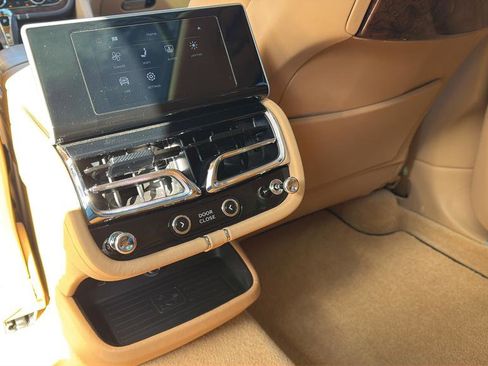 Used 2023 Bentley Bentayga Extended Wheelbase image 27