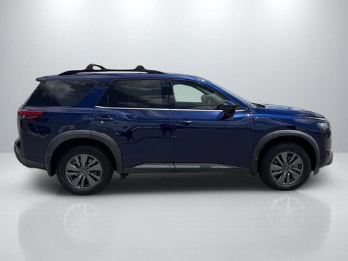 Used 2024 Nissan Pathfinder SV FWD image 4