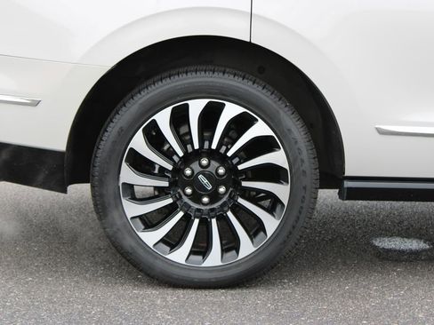 Used 2023 Lincoln Navigator Reserve RWD image 13