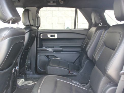Used 2020 Ford Explorer XLT w/ Equipment Group 202A image 13