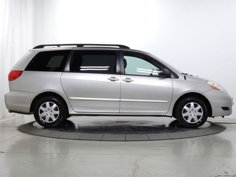 Used 2009 Toyota Sienna LE FWD image 9
