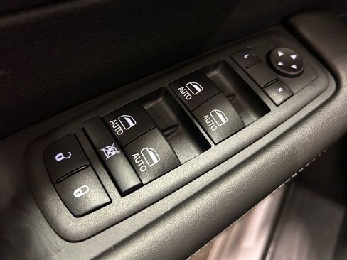 New 2026 Chrysler Pacifica Select image 5