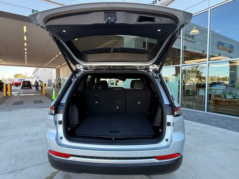New 2026 Jeep Grand Cherokee Limited w/ Luxury Tech Group II RWD image 37