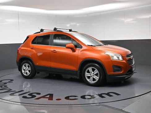 Used 2015 Chevrolet Trax LT w/ LT Sun and Sound Package FWD image 2