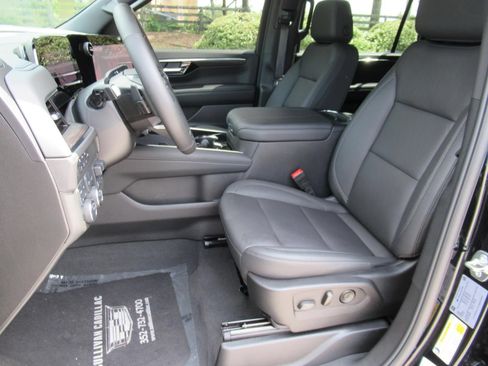 Used 2025 Chevrolet Suburban Z71 w/ Comfort Package AWD/4WD image 19