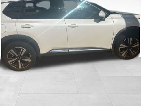 Used 2023 Nissan Rogue SL w/ SL Premium Package image 9