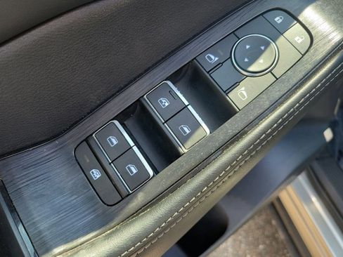 Used 2025 Nissan Rogue Platinum w/ Platinum Premium Package FWD image 19