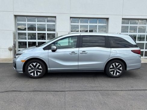 Used 2025 Honda Odyssey EX-L image 3