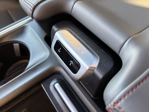 Certified 2025 Ford Expedition Active image 36