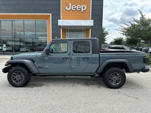 New 2026 Jeep Gladiator Sport AWD/4WD image 10