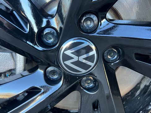 Used 2023 Volkswagen Tiguan SE R-Line image 34