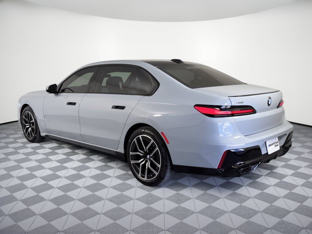 Used 2023 BMW 760i xDrive AWD/4WD image 3