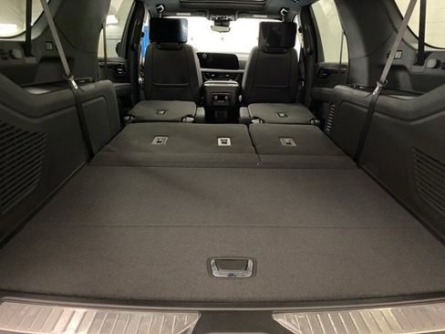 New 2026 Chevrolet Suburban Premier image 23