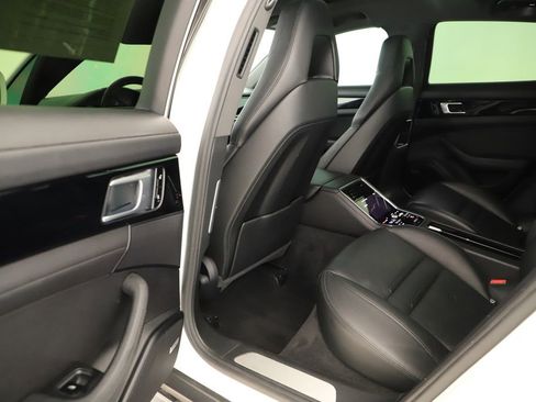 Used 2018 Porsche Panamera 4 image 30