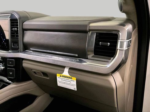Certified 2025 Ford F450 Platinum w/ Platinum Plus Package AWD/4WD image 15