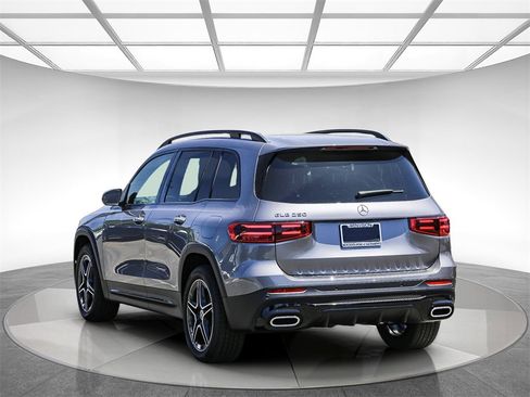 Used 2024 Mercedes-Benz GLB 250 image 2