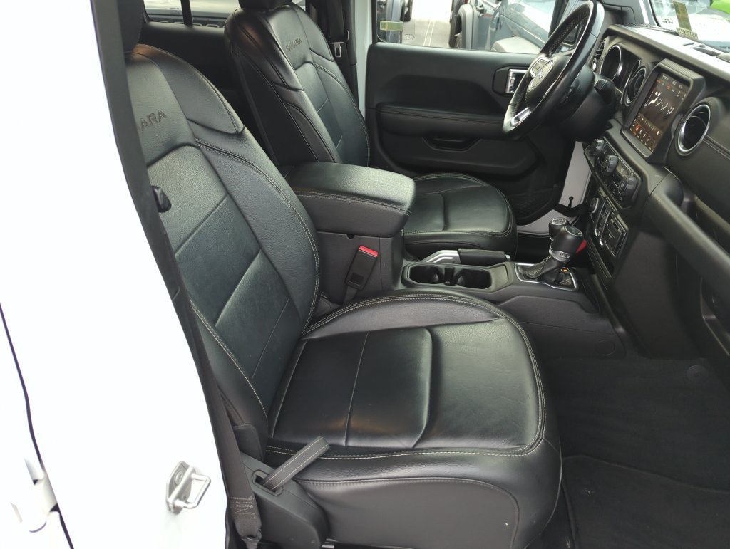 Used 2022 Jeep Wrangler Unlimited Sahara AWD/4WD image 32