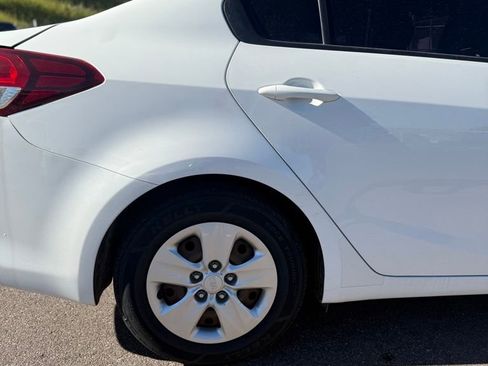 Used 2017 Kia Forte LX image 27