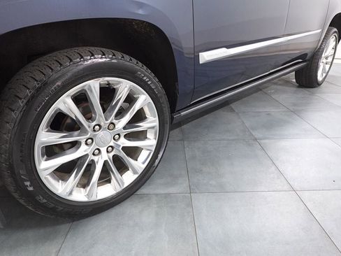 Used 2020 Cadillac Escalade ESV Premium Luxury image 32